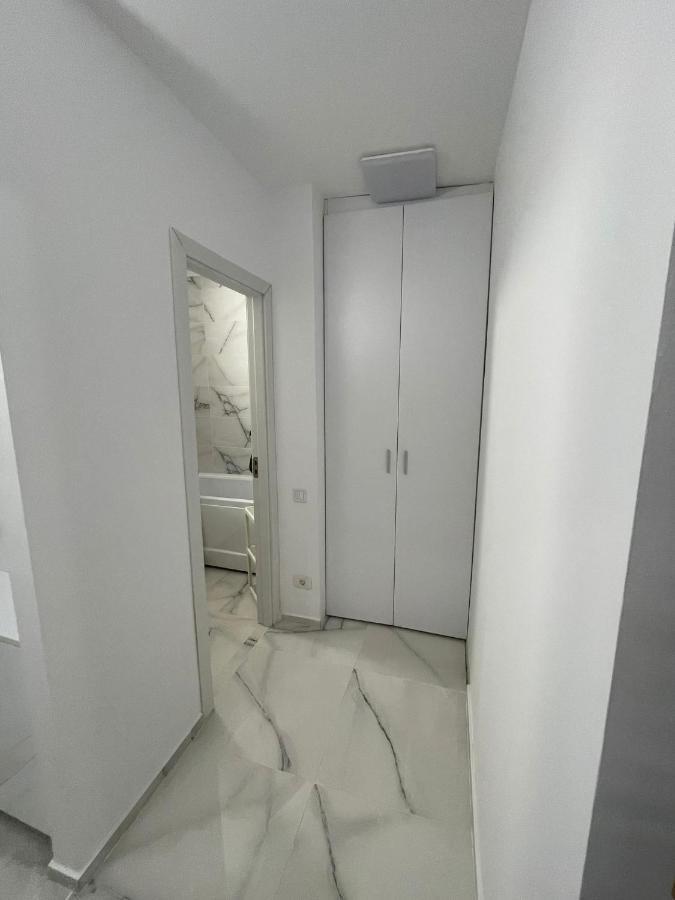Garsoniera Spatioasa Mega Mall Boekarest Buitenkant foto